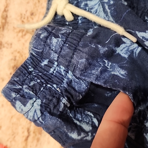 Baby boy Gap shorts - Picture 2 of 9